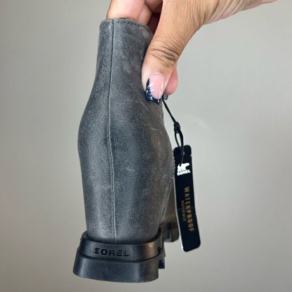 Sorel Quarry/Black Woman’s Joan of Arctic Leather Waterproof Wedge III Zip Boots - Picture 10 of 16